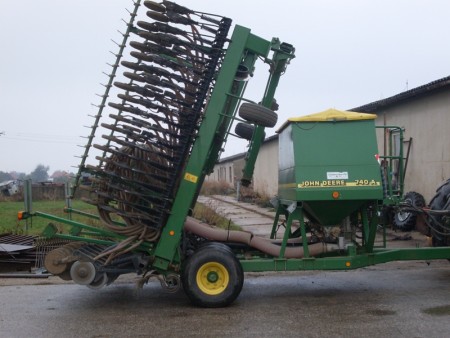 Sejačka John Deere 740 A